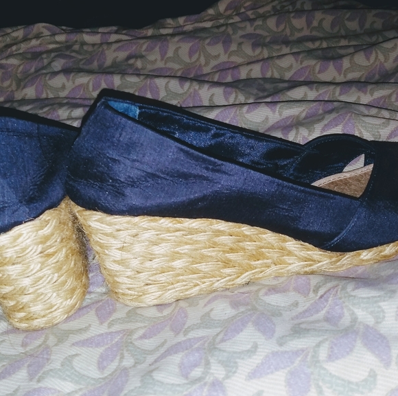 Ralph Lauren size.7 wedges - Picture 5 of 5